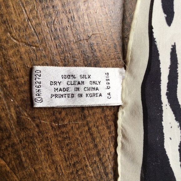 Adrienne Vittadini Animal Print silk Scarf - Picture 6 of 7